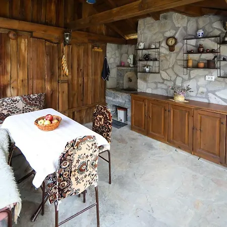 Guest house тодорината къща 3*